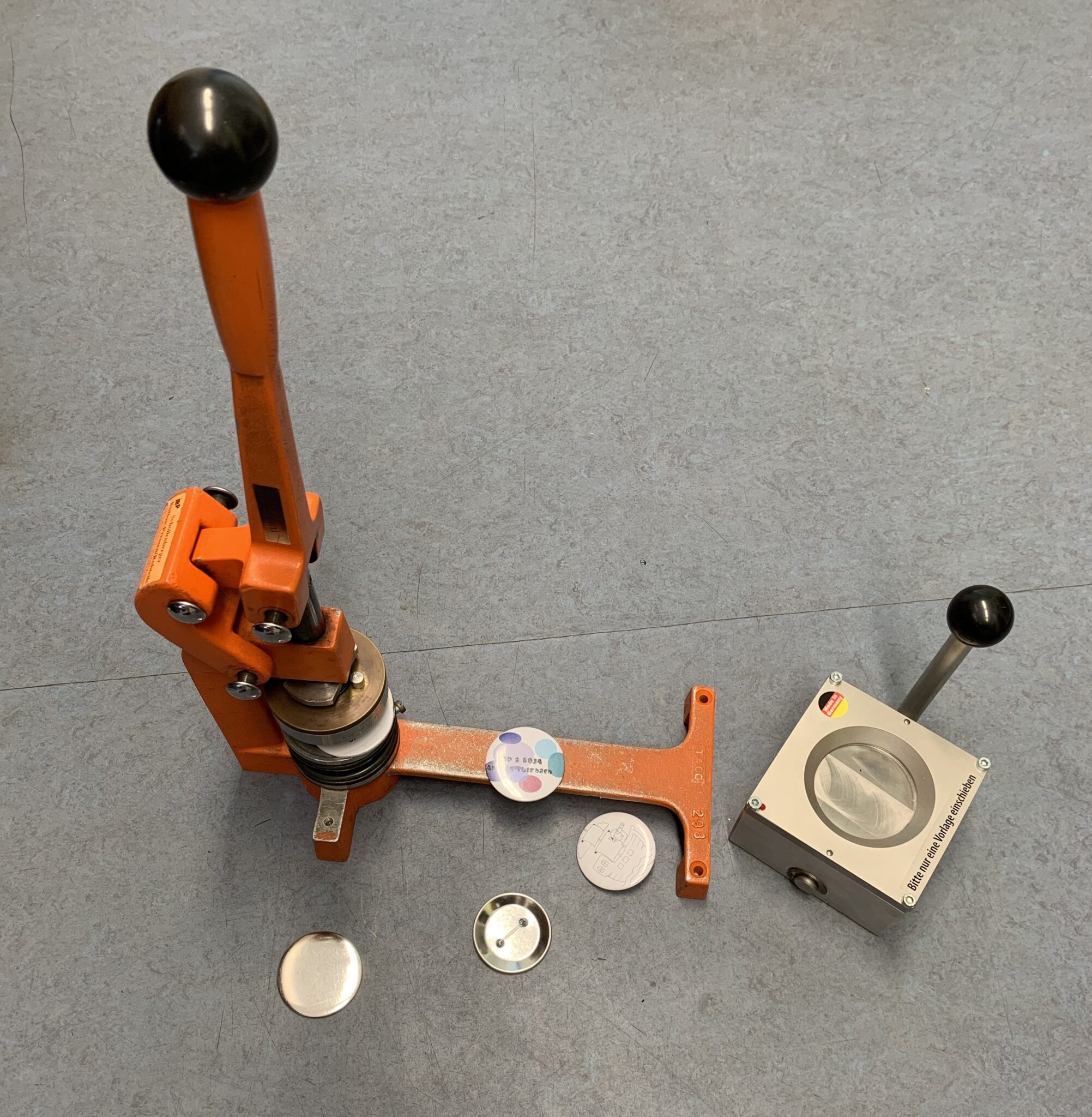 Buttonmaschine groß